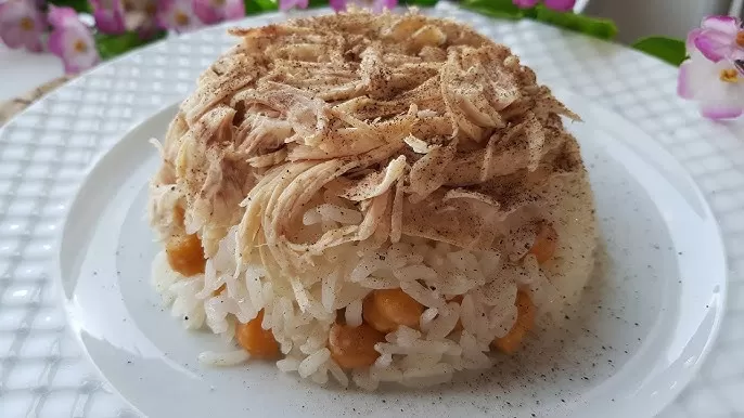 Az Porsiyon Tavuklu Nohutlu Pilav